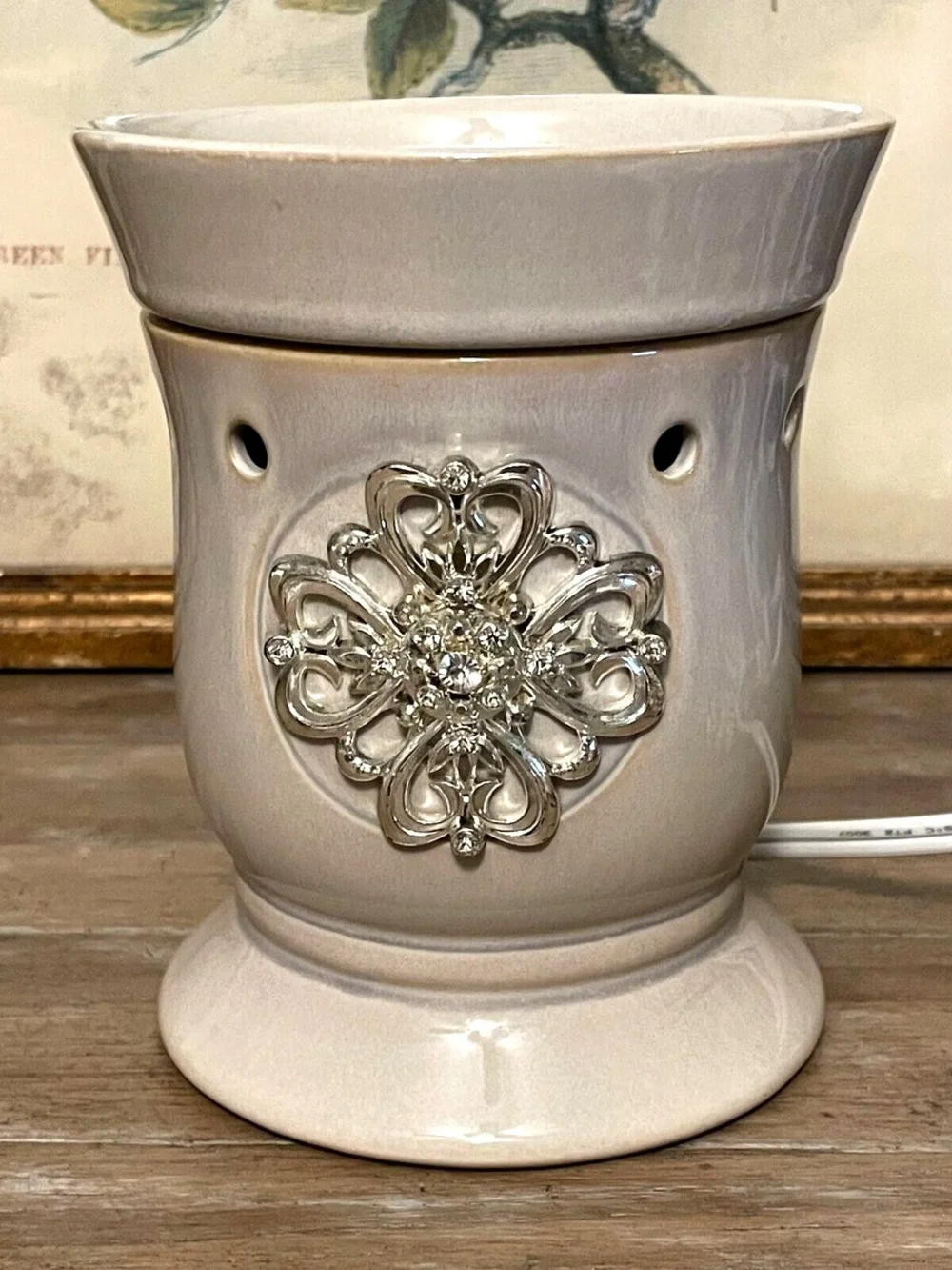 Scentsy chic cream